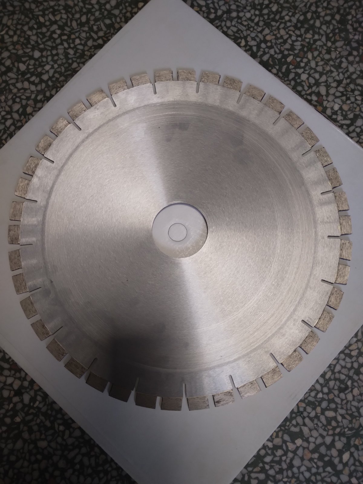 Диск за гранит диамантен,диаметър 350/50mm,обезшумен